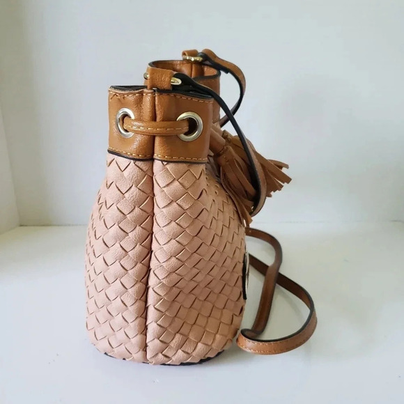 Simply Noelle Womans Small Brown Woven Drawstring Bucket  Bag. - Picture 3 of 11